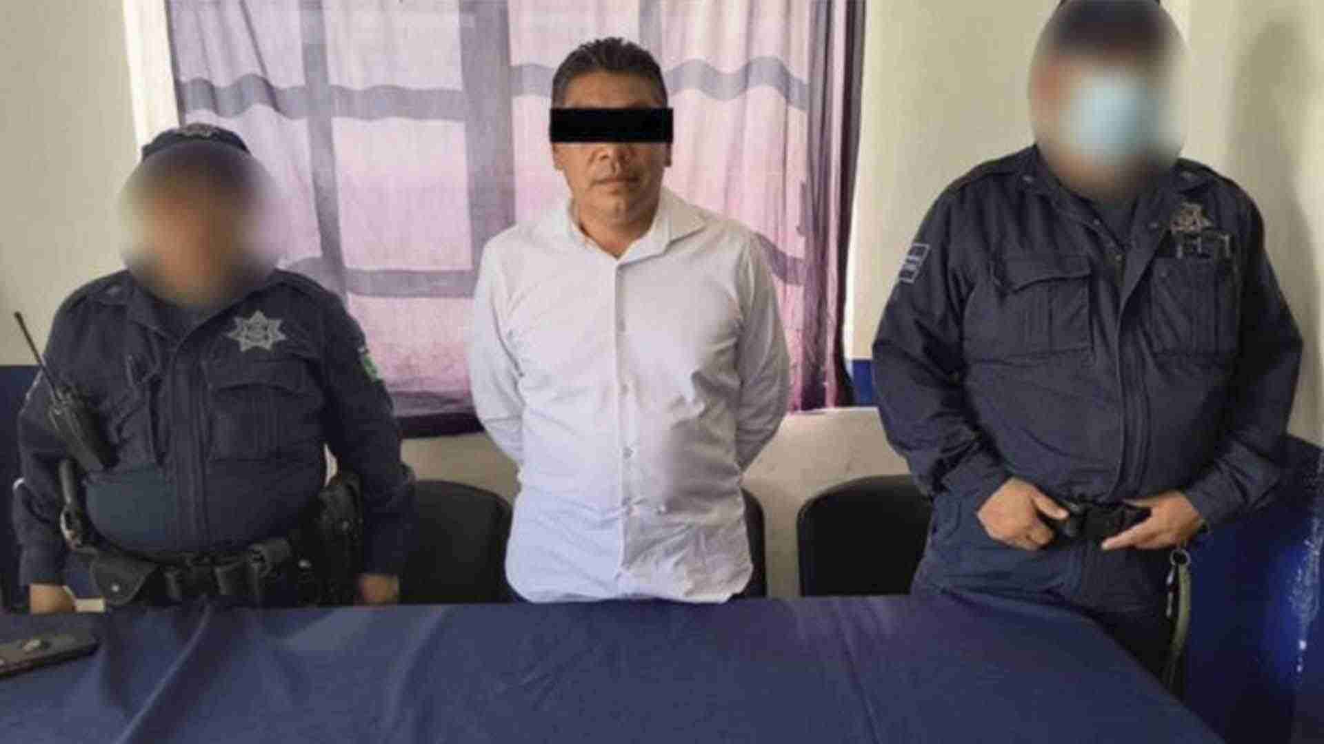 Detienen a profesor por tomar fotos íntimas a alumnas en oaxaca Detienen a profesor por tomar fotos íntimas a alumnas en oaxaca