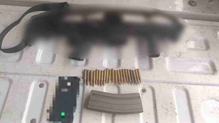 Se paseaba con un AR-15 en Zamora y lo arrestan