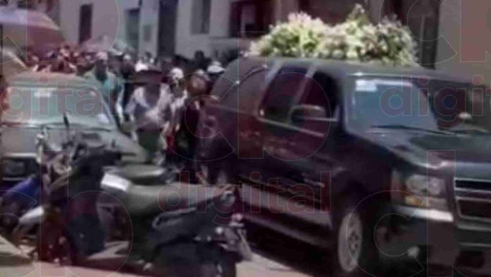 #Video: Dan ultimo adiós a la alcaldesa de Cotija
