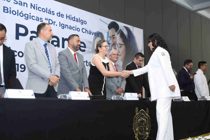 Médicos y médicas de calidad egresan de las aulas de la UMSNH: Rectora