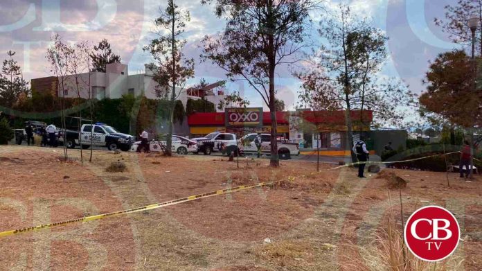 Asesinan a un hombre afuera de un Oxxo en Altozano