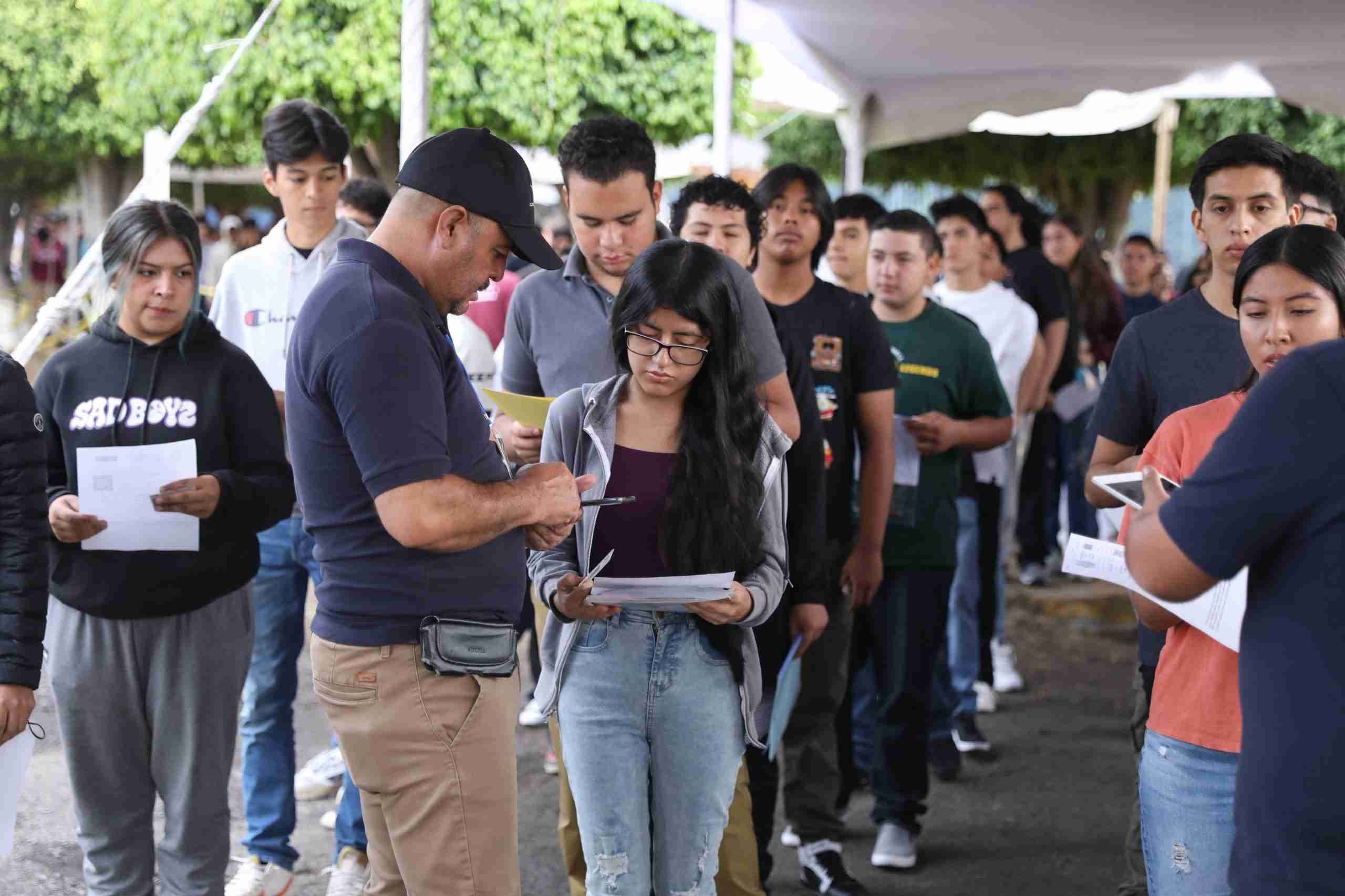 Aspirantes a estudiar Derecho y carreras del área de Humanidades de la UMSNH este martes aplican examen de admisión Aspirantes a estudiar Derecho y carreras del área de Humanidades de la UMSNH este martes aplican examen de admisión