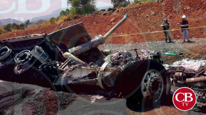 Dos choques de tráileres de manera simultanea en la Siglo XXI y la Morelia-Salamca