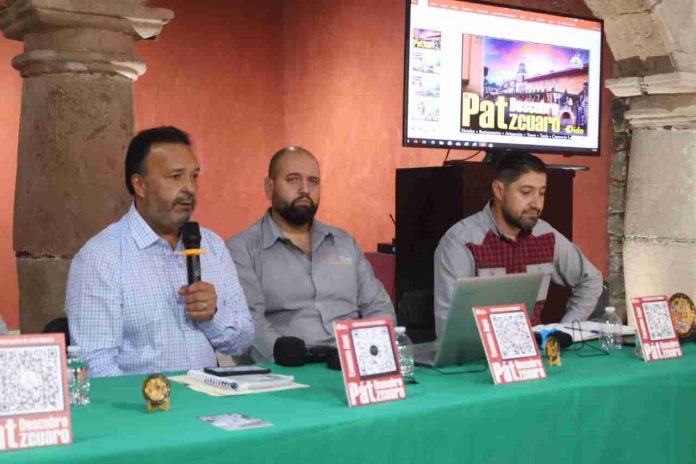 El presidente municipal, Julio Arreola, anuncia el lanzamiento de la app DIDO en Pátzcuaro.