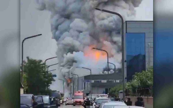 Mas de 10 cuerpos encontrados dentro de fabrica surcoreana incendiada