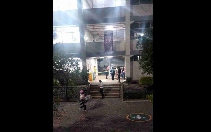 Alumna del CECyT muere tras 'caer' de tercer piso en plantel