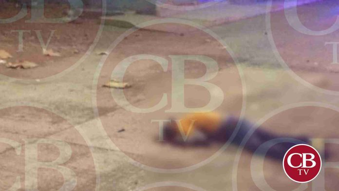 Caminaba a casa y lo asesinan los motosicarios
