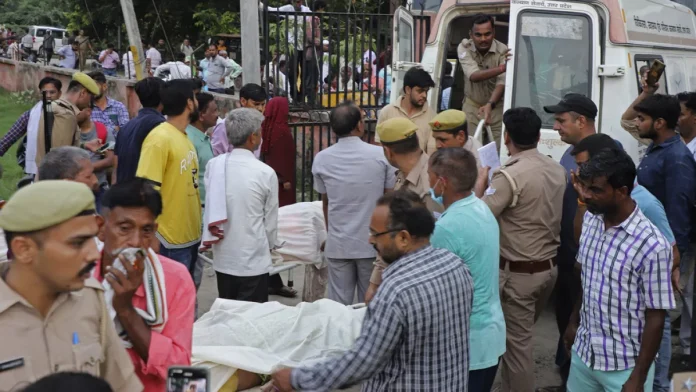 #Video: Así quedaron muertos después de estampida religiosa en India