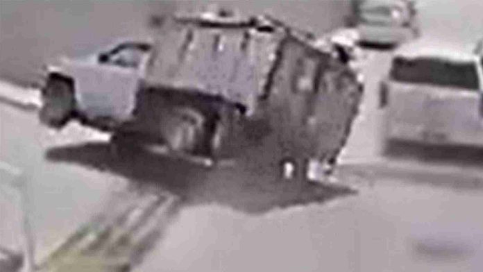 Camioneta vuelca y pasajeros salen expulsados en Chiapas