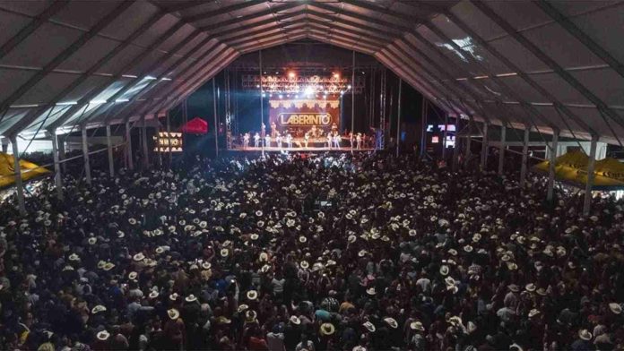 El líder del Cártel Jalisco Nueva Generación celebró su cumpleaños con música grupera y balazos.