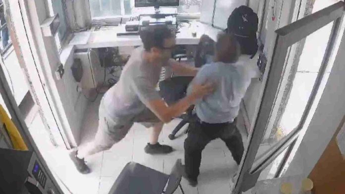 Hombre agrede a guardias de seguridad por no subir pluma de caseta 