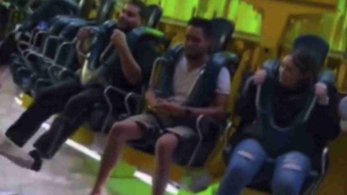Joven cae varios metros de un juego mecánico