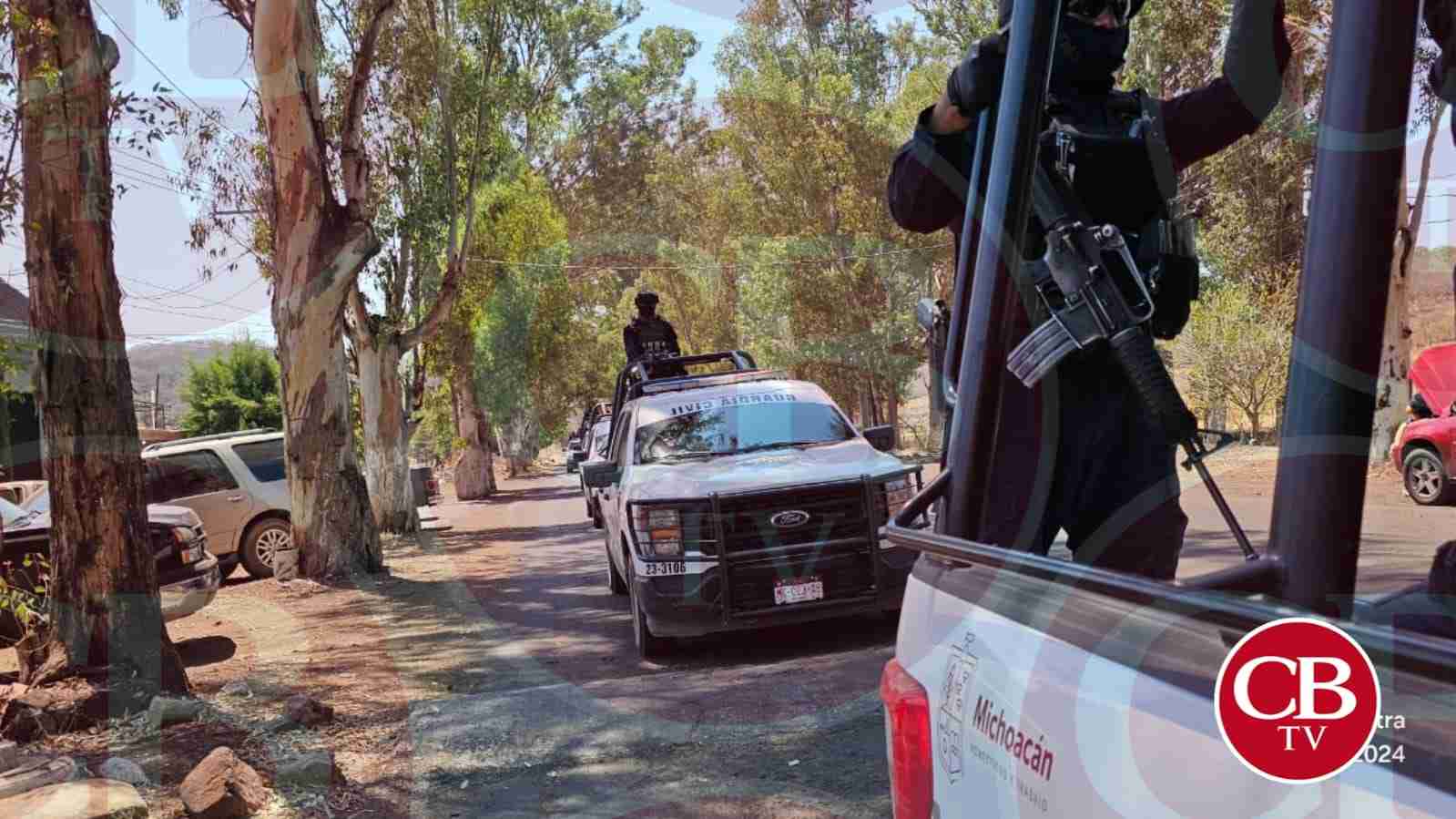 #Video: Enfrentamiento en Cotija deja dos policías muertos #Video: Enfrentamiento en Cotija deja dos policías muertos
