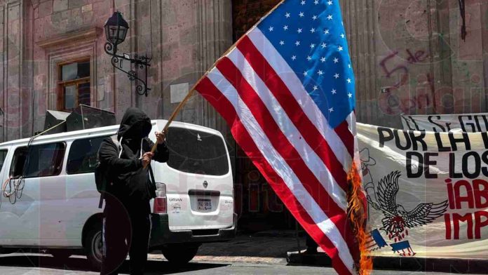 FNLS se manifiesta en Morelia por el ''Repudio a la política criminal y al imperialismo''
