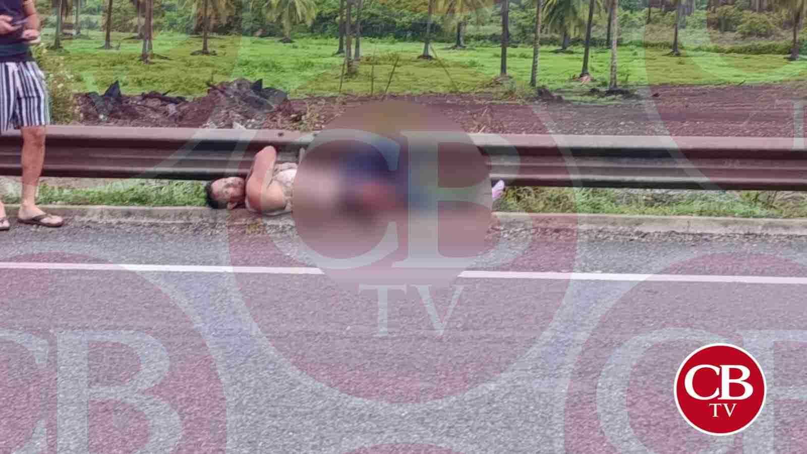 Hasta las tripas se le salieron al chocar su moto en la Siglo XXI Hasta las tripas se le salieron al chocar su moto en la Siglo XXI