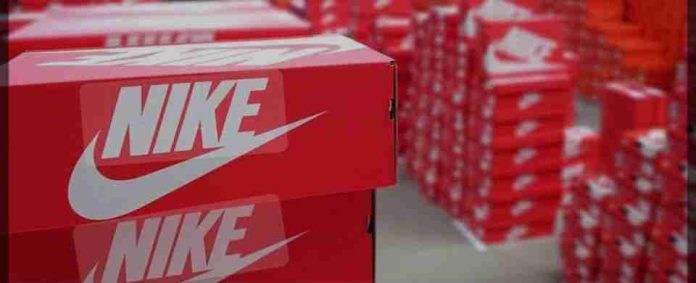 Roban tráiler con cientos de tenis en Maravatío