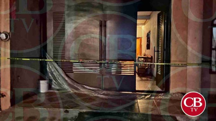 Lo persiguen hasta matarlo en el baño de una casa ajena