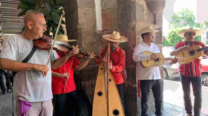 Tierra Caliente presente con la música de Arpa Grande en Morelia