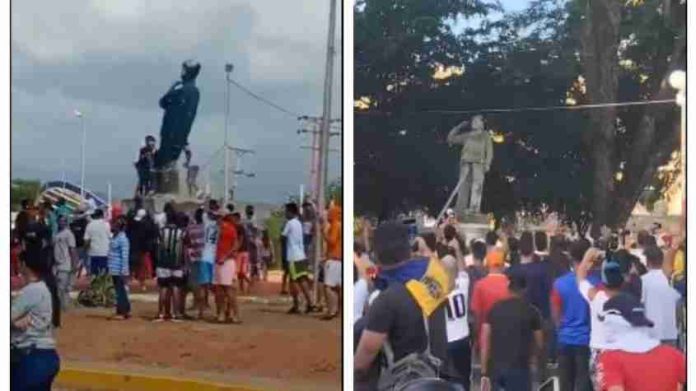Venezuela: Protestas desatan la caída de estatuas de Hugo Chávez