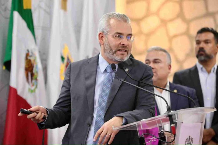 El teleférico y el metrobús van a revolucionar la movilidad y el transporte público en Morelia: Bedolla