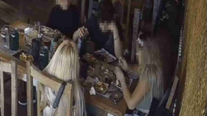 Exponen a familia por poner cucaracha en su comida para no pagar
