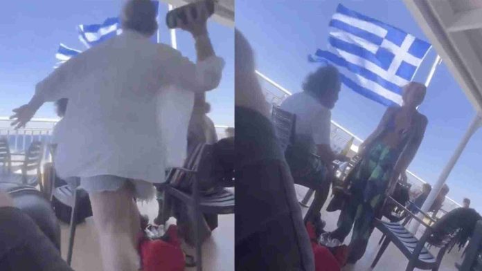 Mujer lanza al mar bocina de una turista en crucero