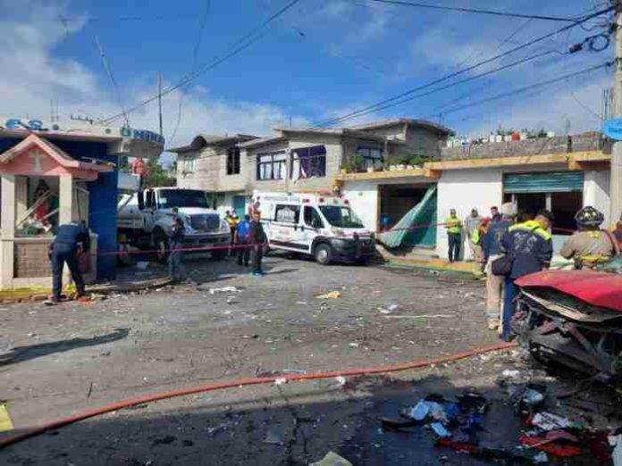 #Video: Un muerto y 13 heridos deja explosión de camión con pirotecnia