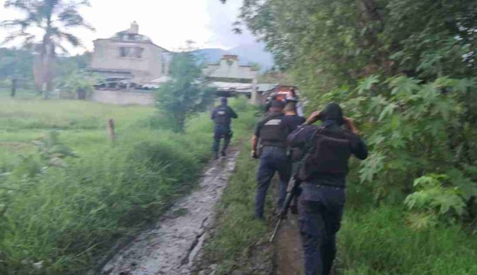 Tras agresión, SSP y Policía Municipal detienen a tres personas en posesión de un arma y un vehículo robado