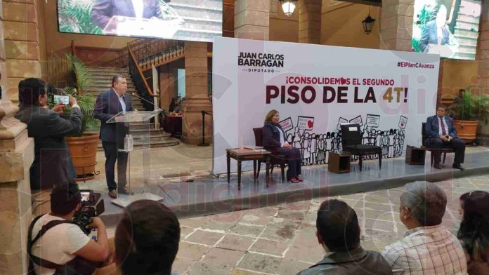 Morelia, Michoacán, a 15 de agosto de 2024.- El diputado local Juan Carlos Barragán Vélez encabezó el Foro Reformas Constitucionales “Ley del ISSSTE”, evento realizado en el patio central del Congreso del Estado.