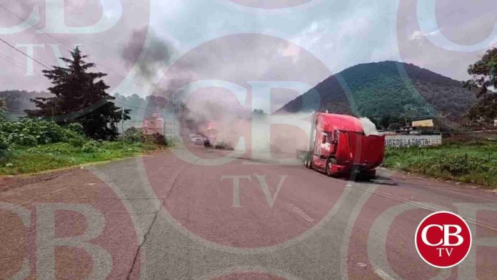 Incendian dos tráilers más comuneros de La Cantera: Exigen presentación con vida de Kuarichas