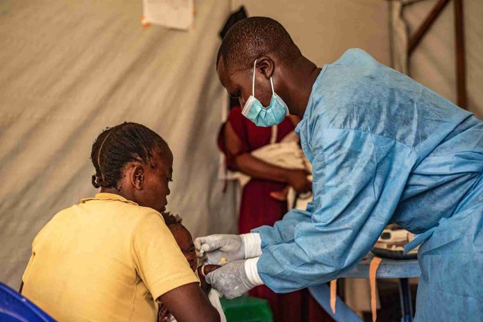 OMS Lanza Plan de 135 Millones de Dólares para Combatir Brotes de Mpox en África