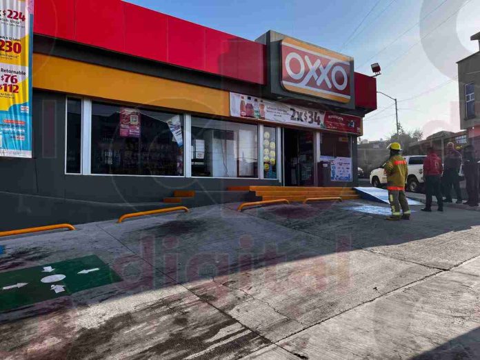 Incendian Oxxo en Tarímbaro