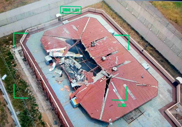 #Video: Explota dron en techo de prisión de máxima seguridad en Ecuador