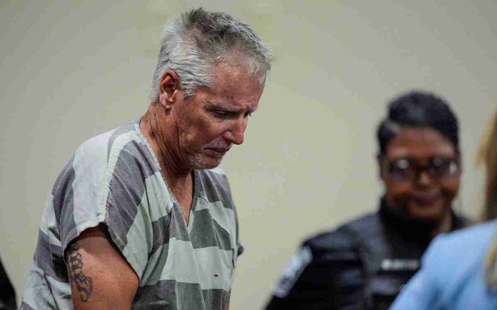 Tirador de atentado en Georgia es acusado junto a su padre