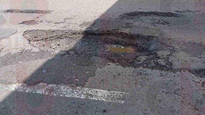 Gobierno estatal repararán baches de la carretera Morelia-Pátzcuaro