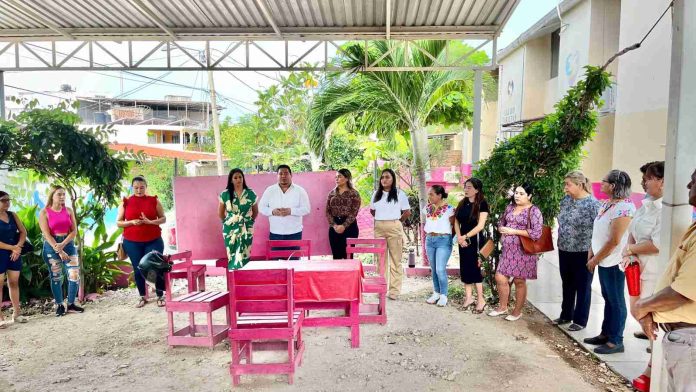 Manuel Esquivel Presenta a Dulce Citlali en el DIF Municipal
