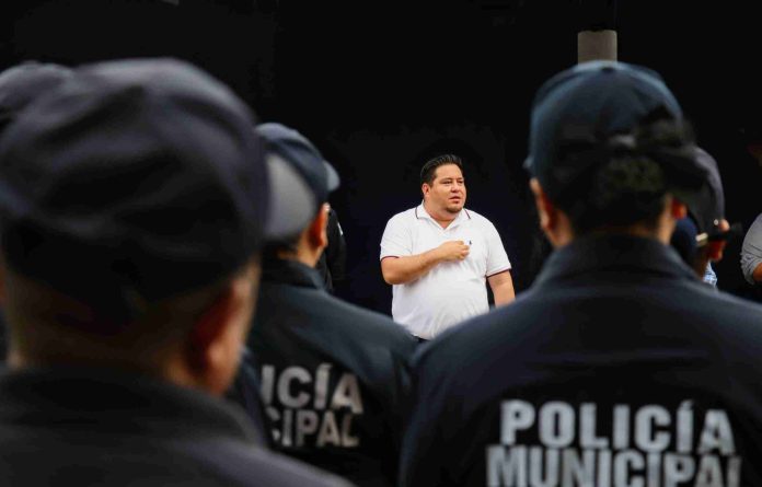 Manuel Esquivel Refrenda su Compromiso con la Seguridad Pública de Lázaro Cárdenas.