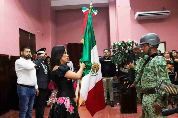 Grito de independencia en Apatzingán rompe récord en asistencia local 