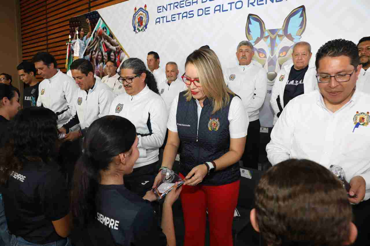 Atletas nicolaitas de alto rendimiento cuentan con nuestro respaldo, son motivación y ejemplo: Yarabí Ávila Atletas nicolaitas de alto rendimiento cuentan con nuestro respaldo, son motivación y ejemplo: Yarabí Ávila