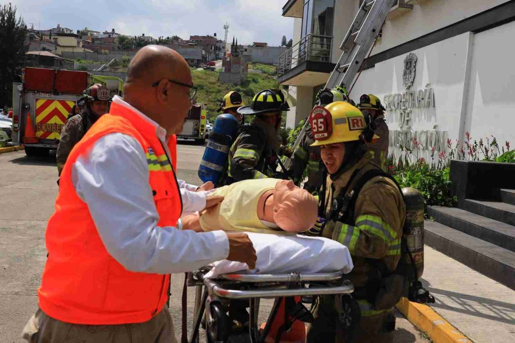Encabeza Alfonso Martínez simulacro de sismo en oficinas del Gobierno Municipal