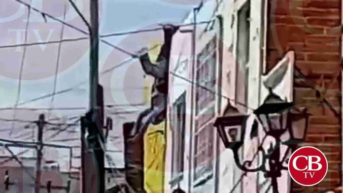 Pintor se electrocuta y cae de una azotea en el centro de Yurécuaro