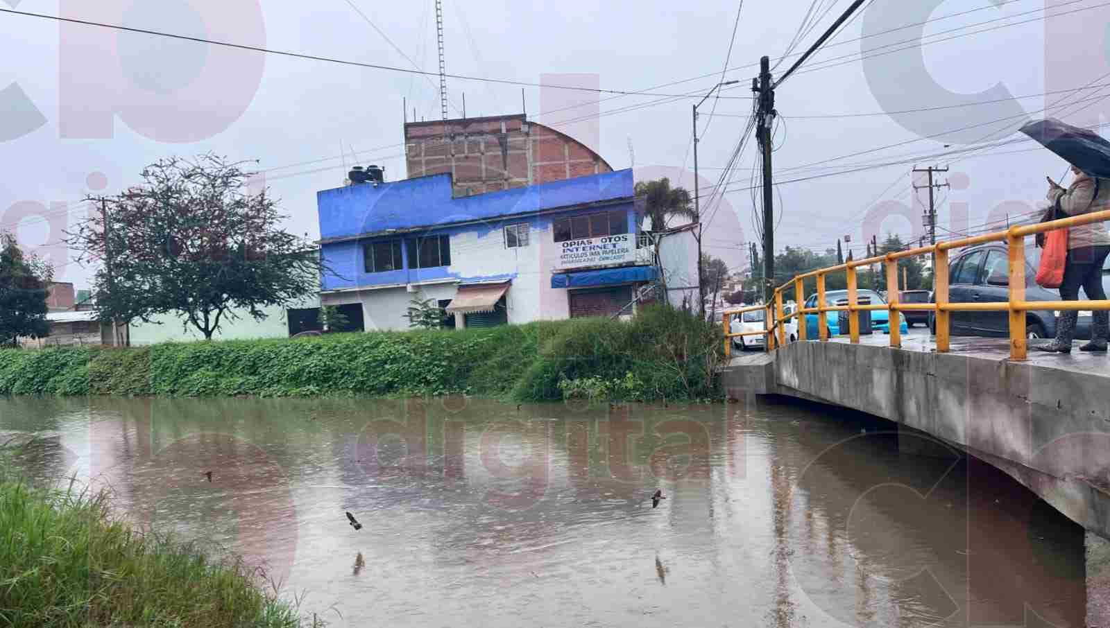 Locatarios afectados por desbordamiento de Dren Barajas Locatarios afectados por desbordamiento de Dren Barajas