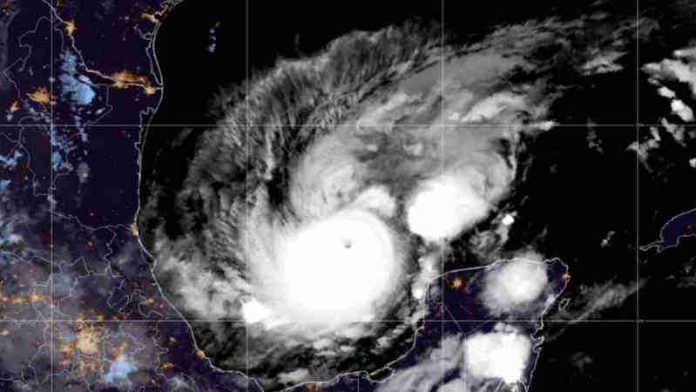 ‘Milton’ se fortalece a huracán categoría 4 rumbo a Florida