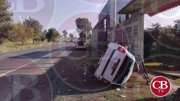 Vuelca jeep en la carretera Morelia - Pátzcuaro