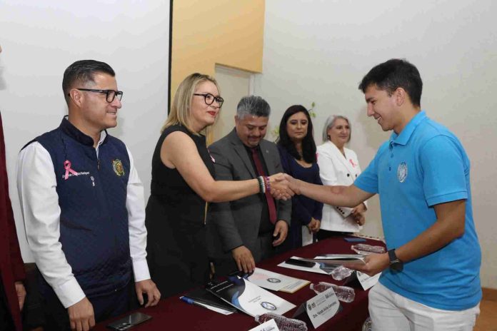 Cuidemos nuestra Universidad Michoacana, trabajemos y seamos honestos: Yarabí Ávila