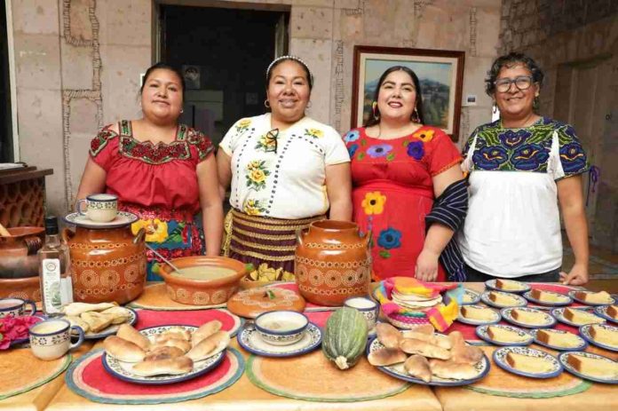 Atole de cempasúchil, tradición de muertos que disfrutan los vivos en Michoacán