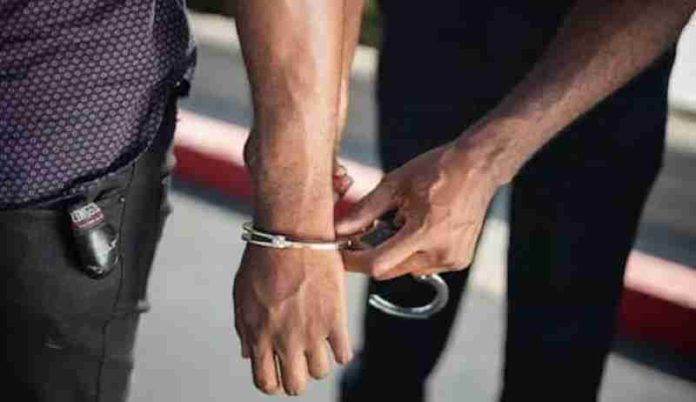 Detienen a sujeto por atacar con ácido a una joven en Londres