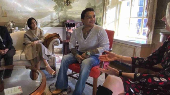 Christian Nodal recibe galardón en la Universidad de Harvard
