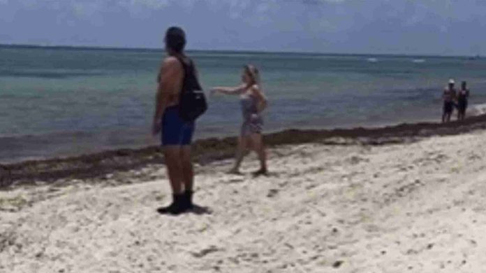 Extranjera corre a turistas de “su playa” en Cancún