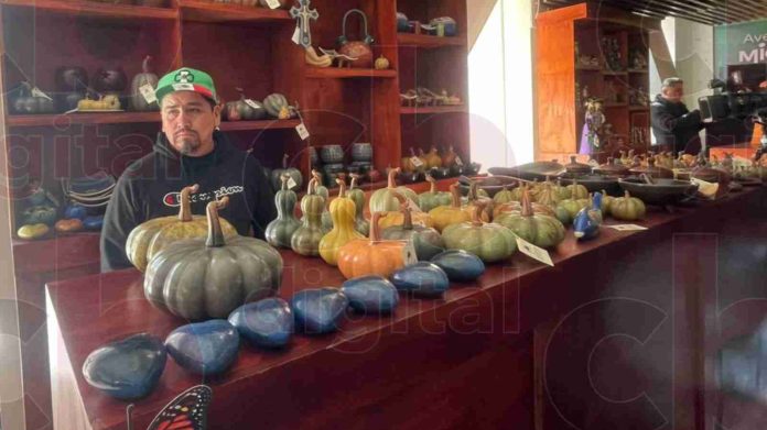 Artesanía bajo la técnica prehispánica bruñido de barro, herencia de la familia Trejo.